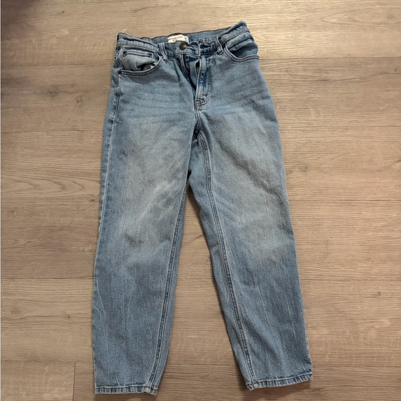 Abercrombie & Fitch Denim - Abercrombie mom high rise jeans 25 short (0s)